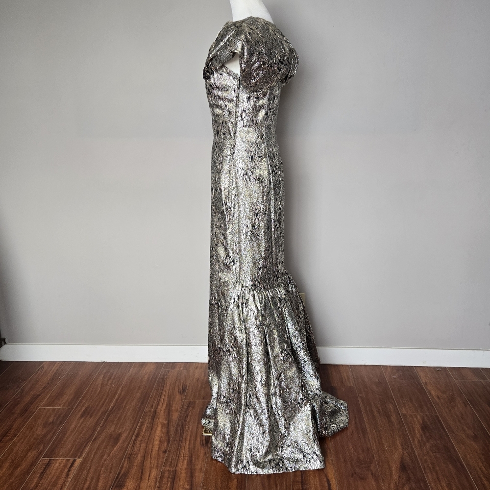 Victor Costa Metallic Silver Puff-Sleeve Maxi Gown - Picture 10 of 15